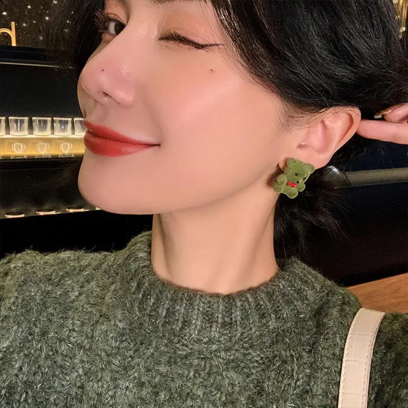 Серьги с зеленым плюшевым медведем корейские изящные и милые модные серьги для