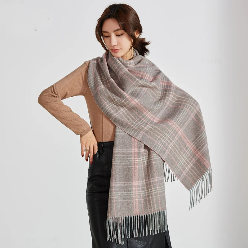 

Новый шерстяной шарф женский классический Корейская версия клетчатая утепленная и длинная теплая кашемировая шаль двойного назначения дл...
