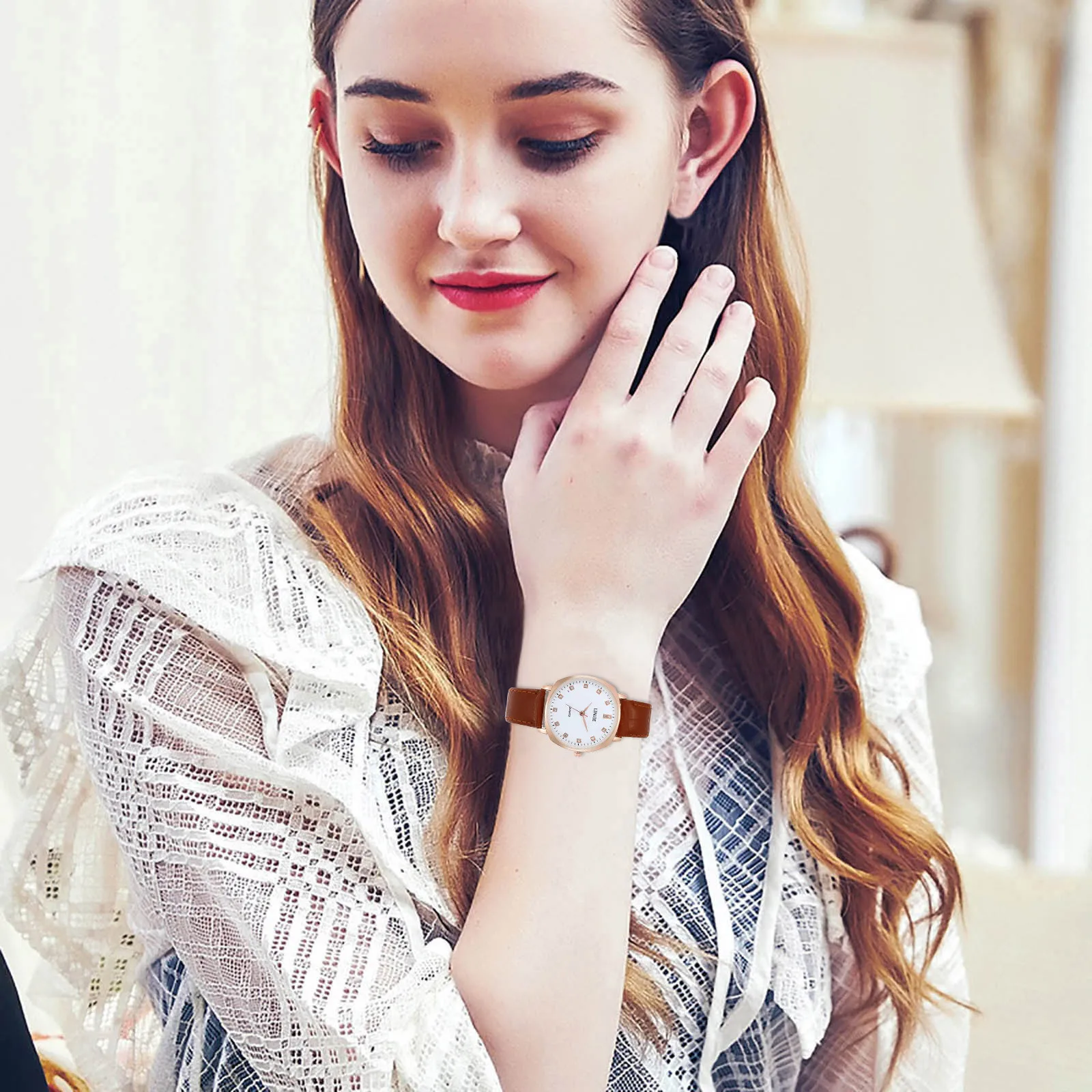 

Women fashion watches Casual exquisite Diamond Alloy Dial Leather Band Analog Quartz Fashi Wrist Watches Gifts for the new year