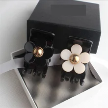 New Korea Style Exquisite Flower Pearl Small Hair Claws Black White Color Joker Hair Clips Clover Crabs Daily Hair Accessories (3)