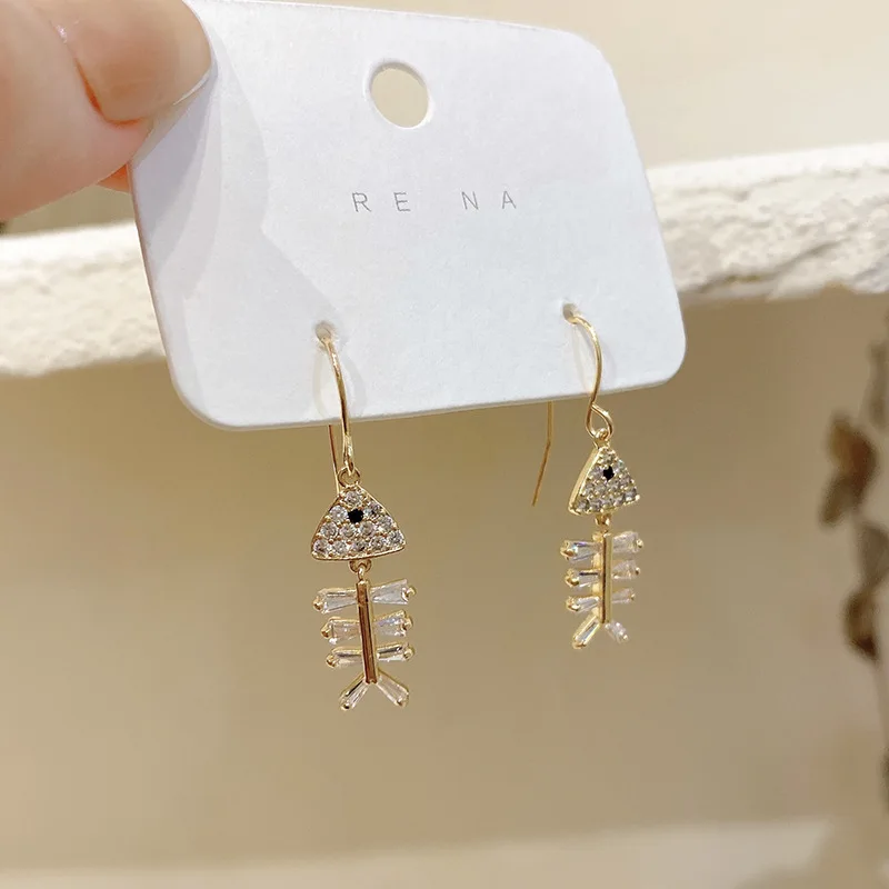 

Micro-inlaid zircon fish bone earrings female personality design ear hook temperament ear jewelry