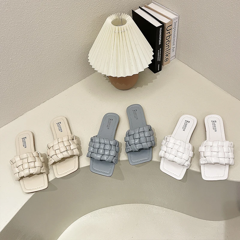 

Shoes Summer Clogs Woman Slippers Casual Low Pantofle Slides Rivet Beach Luxury Flat 2021 PU Metal Decoration Fashion Basic