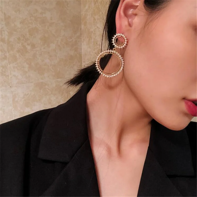 

2021 Creative Imitation Pearl Rhinestone Circle Geometric Stud Earrings Summer Ear Jewelry for Women