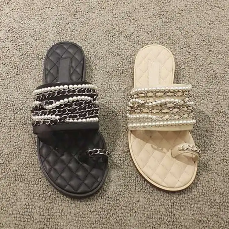 Женские шлепанцы с жемчужной цепочкой сандалии на плоской подошве и стильные