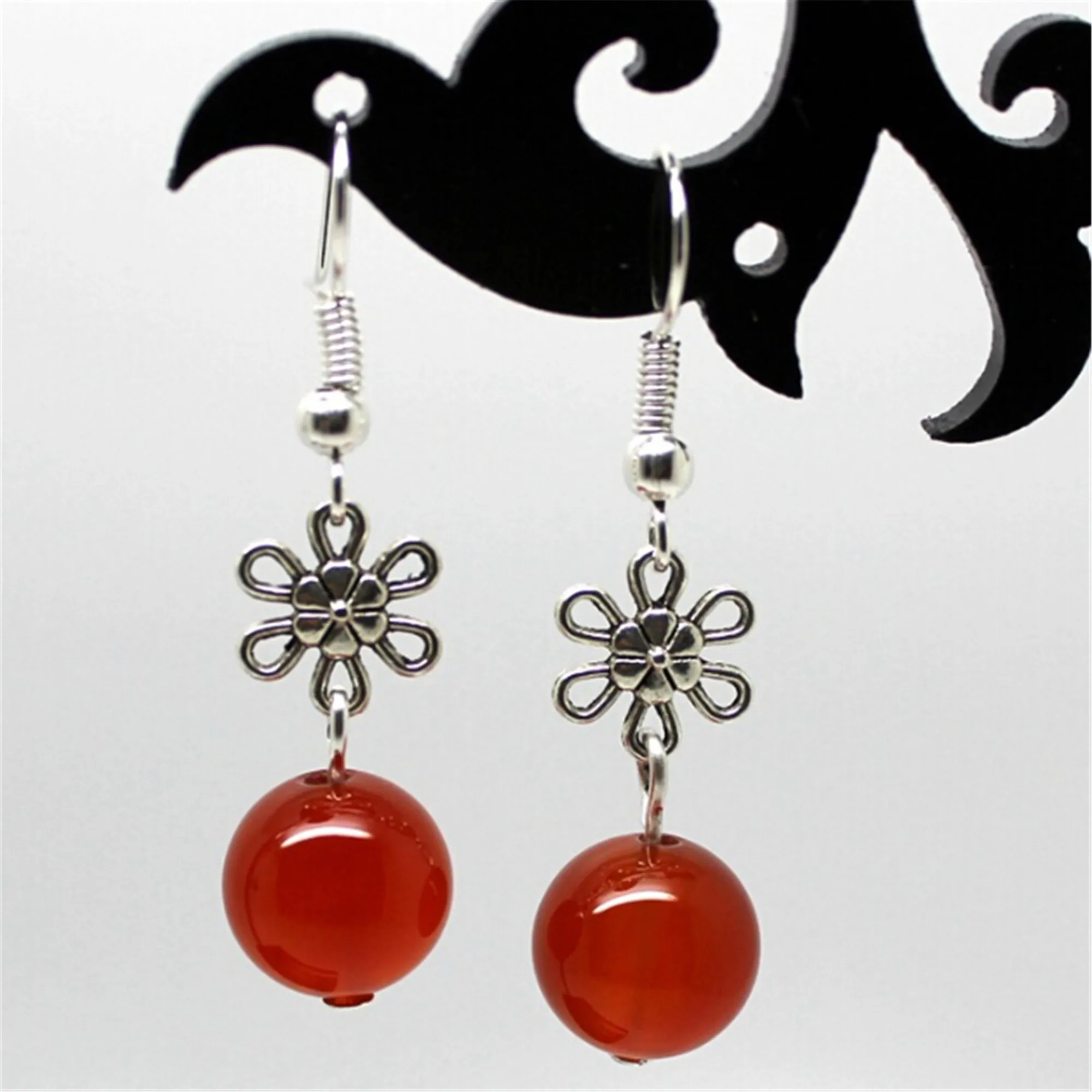 

Серьги из натурального красного агата и серебра в виде цветка