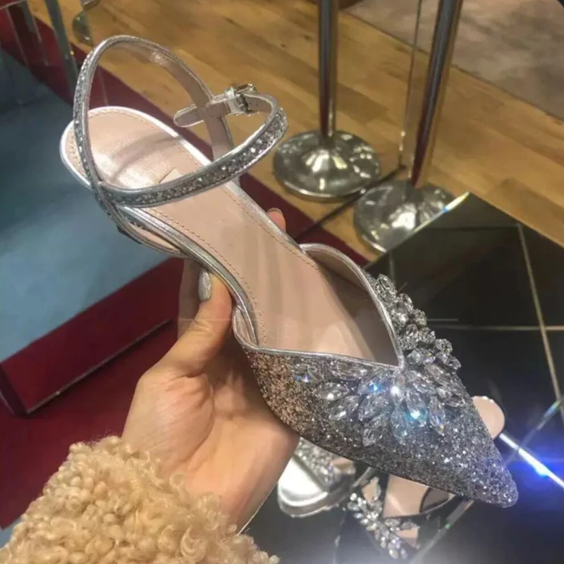 Однотонные остроносые сандалии стразы с пряжкой кристаллами и стразами