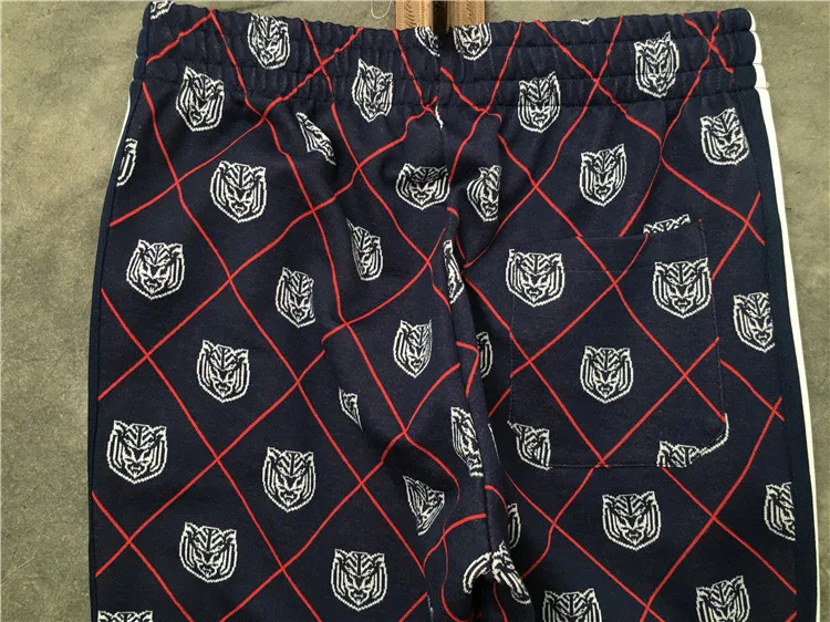 

High New Novelty high luxury 19ss Men Leopard tiger Cat Comfortable Classic Paisley 4 white Casual Pants Sweatpants #E26