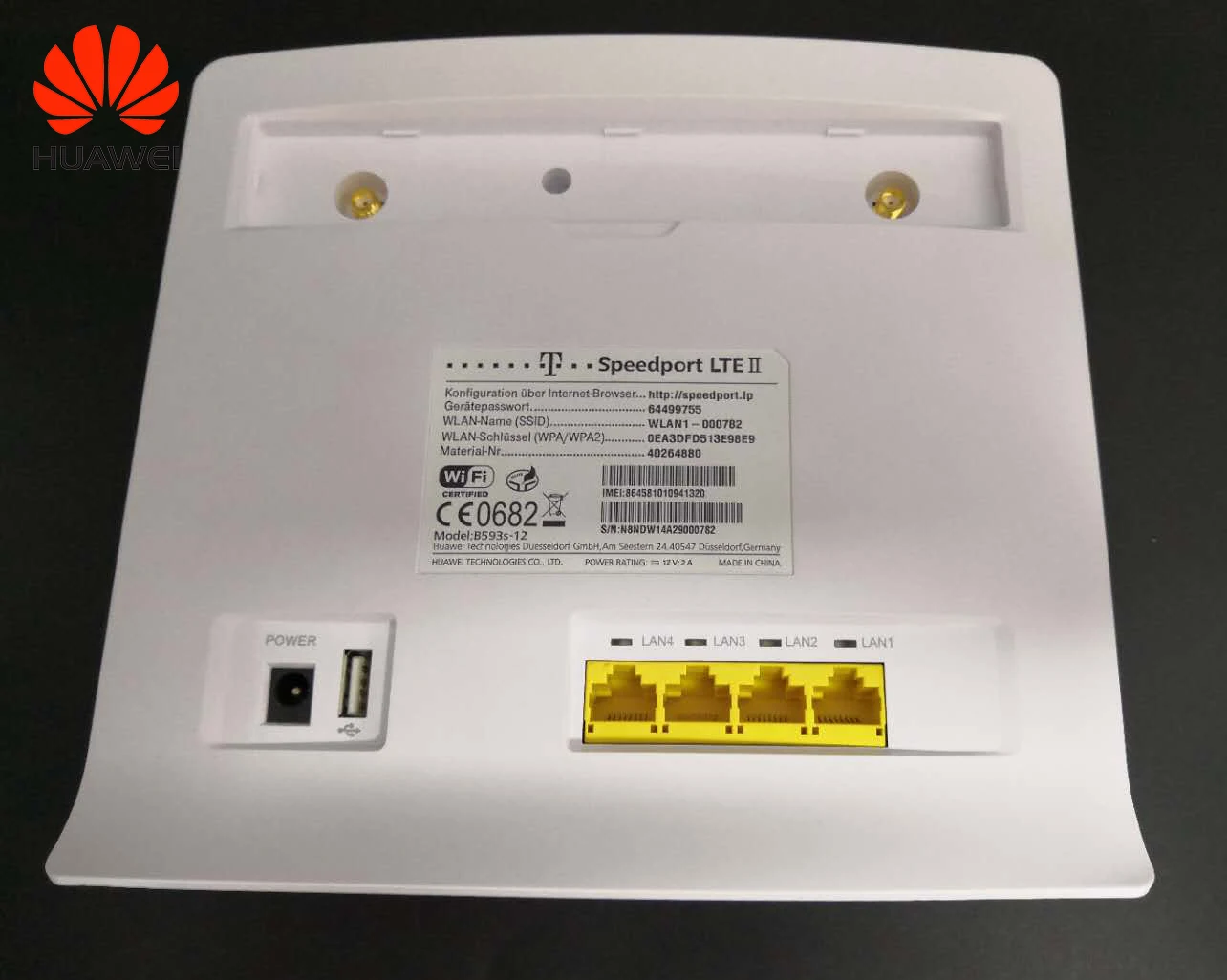 Роутер Huawei B593 B593s-12 с поддержкой 4G LTE 150Mbps, разъемом для SIM-карты, антенной и 4 LAN-портами.