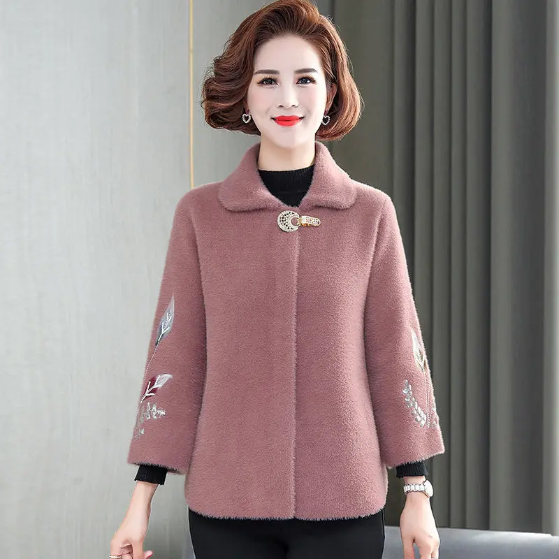 

Women 2021 Autumn Winter New Thick Mink Velvet Coats Female Floral Embroidery Short Jackets Ladies Middle-aged Warm Outwear M676