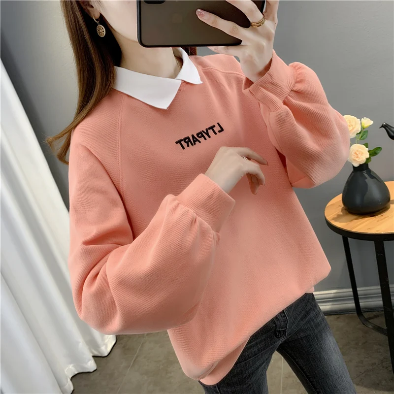 

Наружный коридор комнаты 2) розовый и черный с полкой, настоящий хлопковый пуловер с квадратным воротником и надписью 53