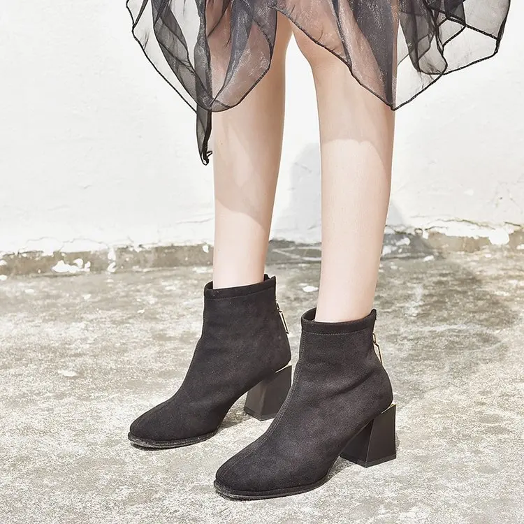 Коричневые фиолетовые черные зимние сапоги на высоком каблуке женские ботильоны