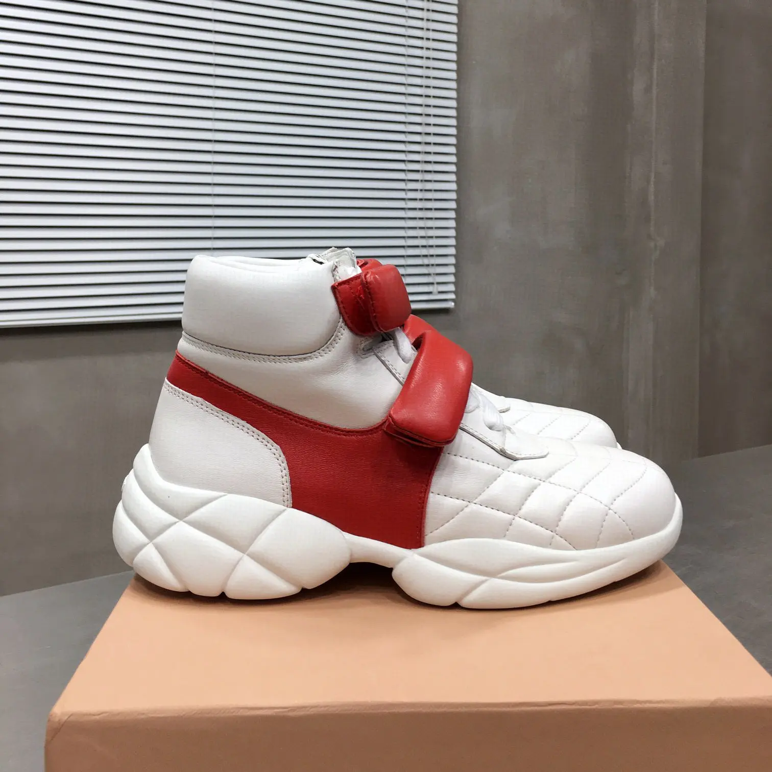 

Туфли-лодочки женские из натуральной кожи на толстой подошве