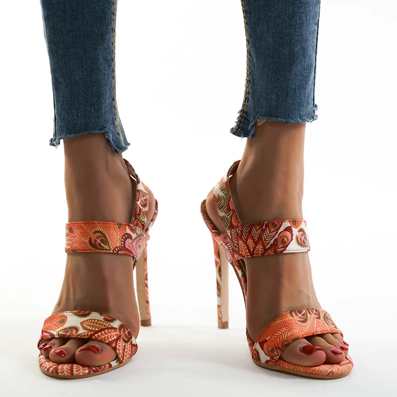 

New fashion high heeled sandals in summer of 2019