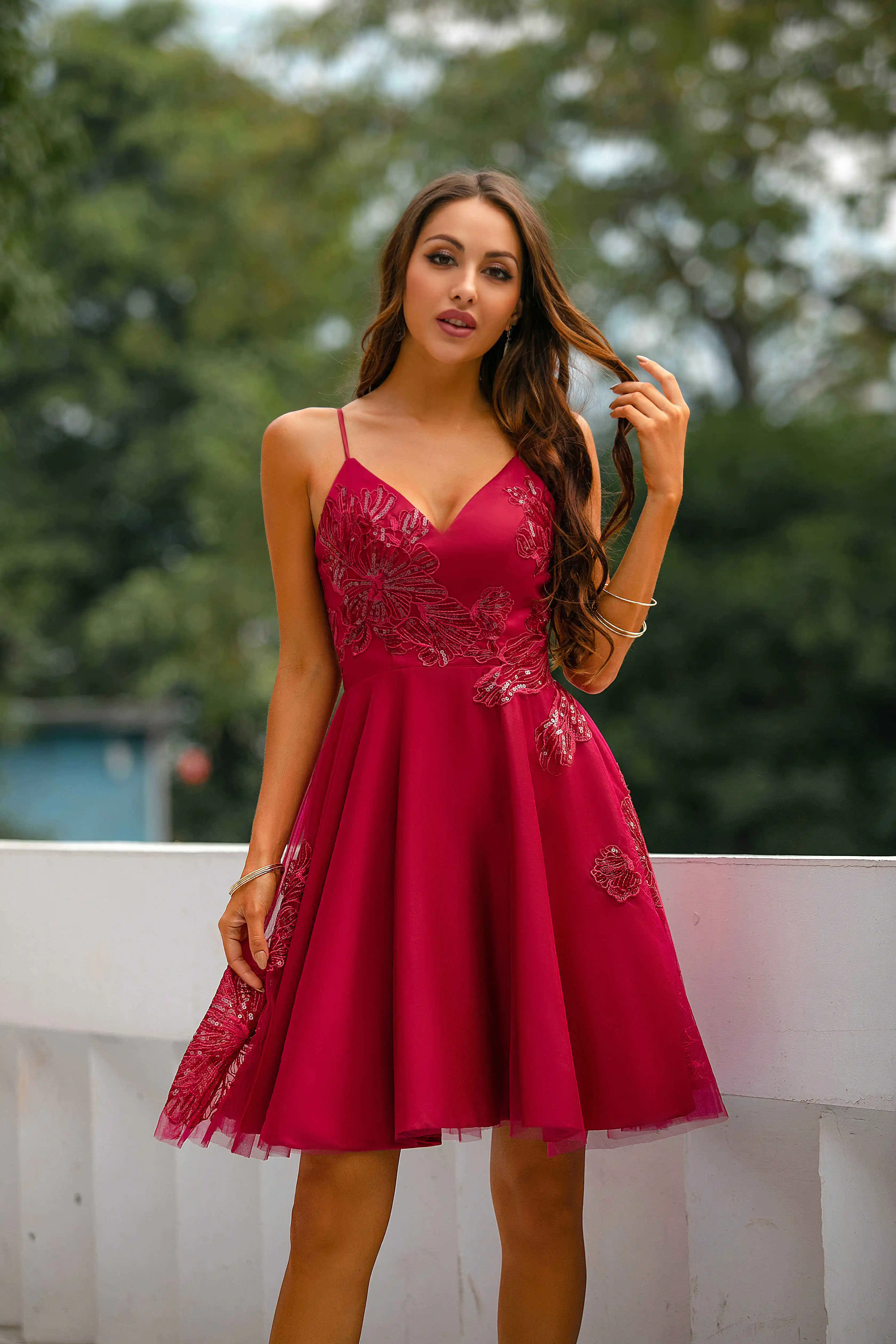 

Berylove Red Homecoming Dress A Line Spaghetti Strap Applique Cocktail Dress Graduation Dress Mini Girl Dress Short Party Dress