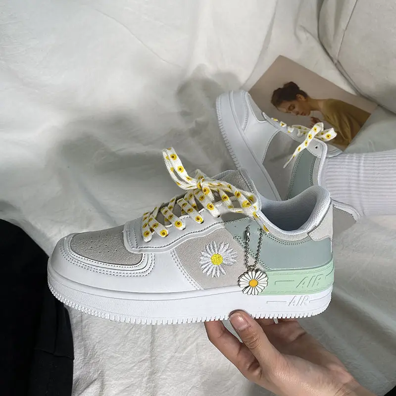 

Fashion Sneakers Women Vulcanized Shoes Flower Casual Board Shoes Platform Flats Spring Summer Trainers Daisies Skateboard Shoes