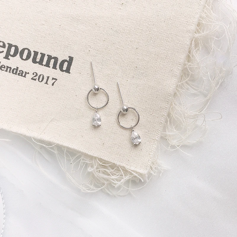 Женские серьги серебряного цвета с кристаллами и кубическим цирконием модные