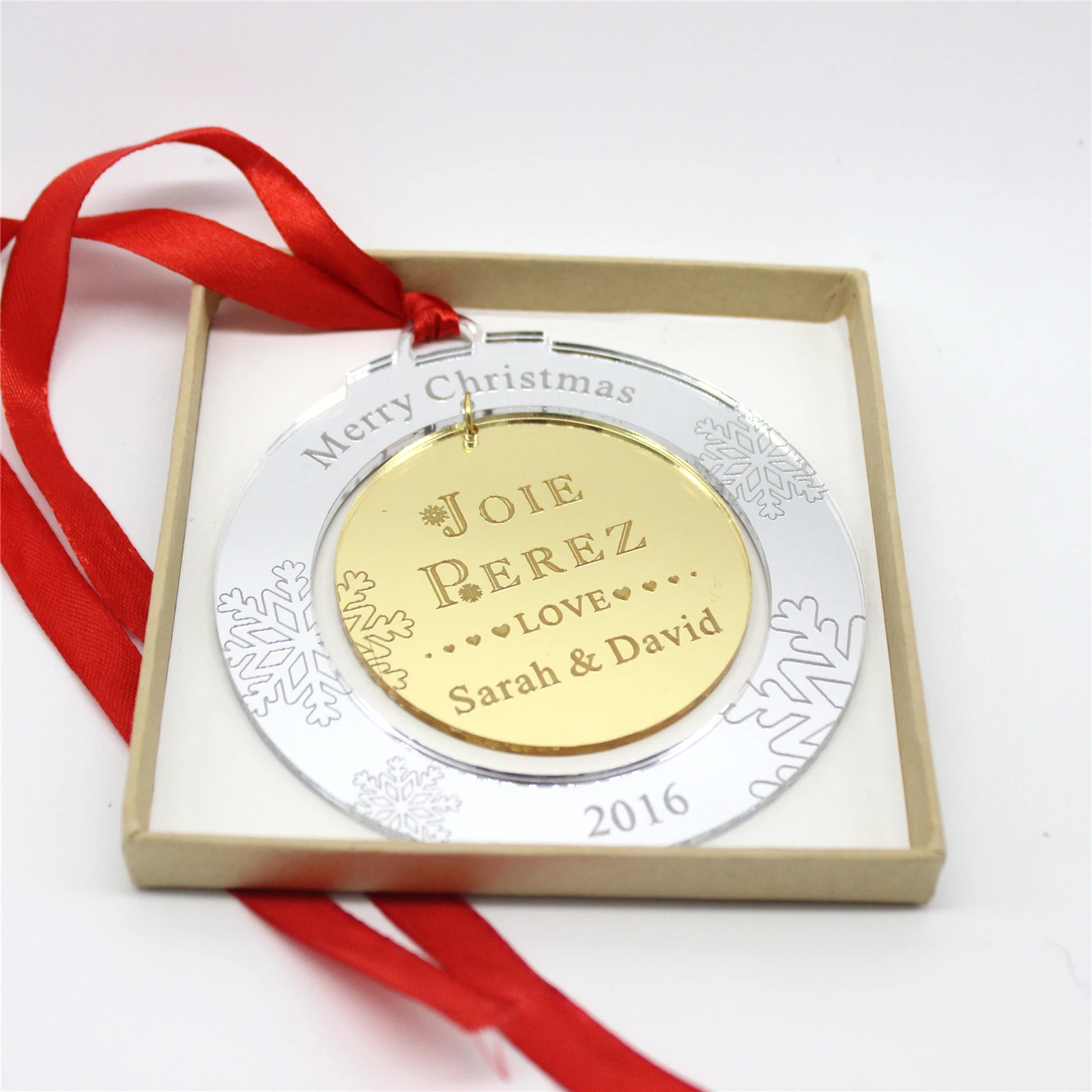 Персонализированное выгравированное имя ребенка счастливое Рождественское