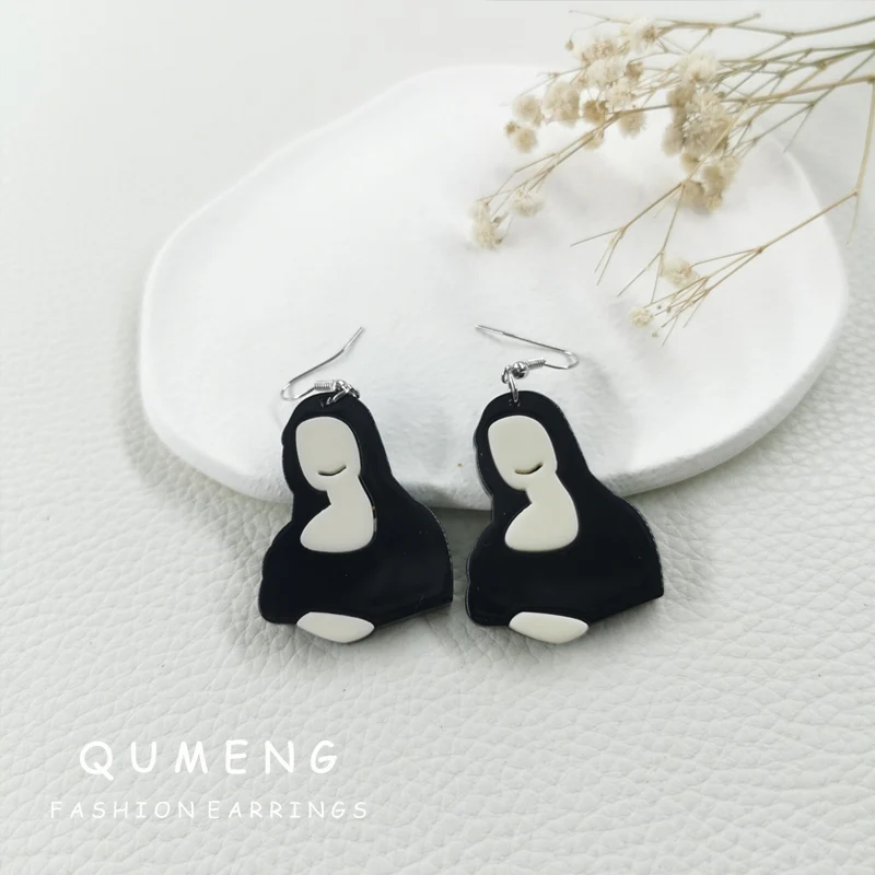 

2021 New Creativity Personality Interesting Alternative Jewelry Acrylic Cartoon Black White Mona Lisa Portrait Pendant Earrings