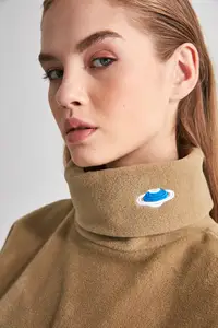 Базовая Трикотажная блузка с вышитым воротником TWOAW21BZ0395