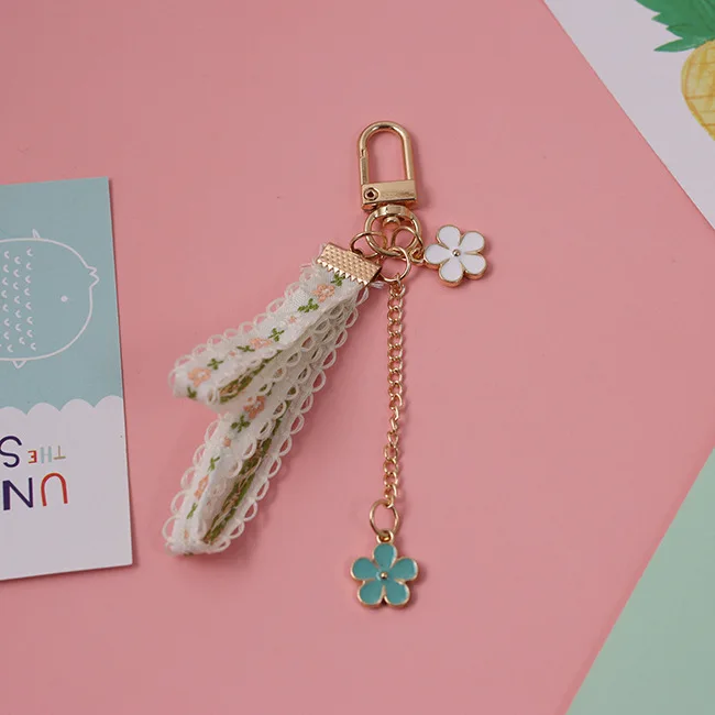 

Cute Fresh Ins Daisy Key Ring Pendant Creative Flower Heart Charm Lace Keychain Women Phone Airpods Bag Ornament Couple Gift
