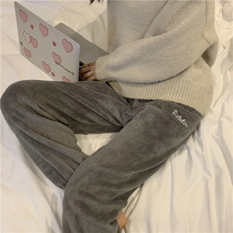 Утолщенные бархатные брюки кораллового цвета сохраняют тепло. Вы можете носить