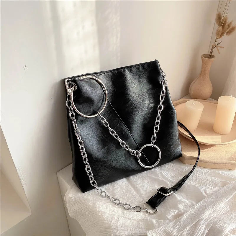 

Women's Bag Fashion New PU Large Bag Chain Ring Bucket Bag One Shoulder Slanted Across The Niche