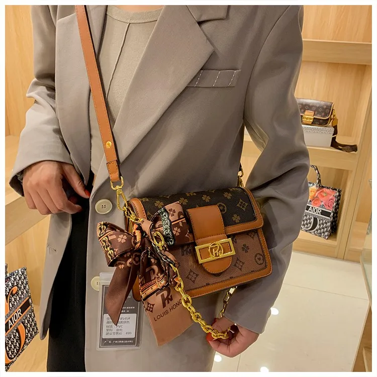 

Модная классическая маленькая квадратная сумка популярного цвета с высоким чувством дальнозоркости, универсальная сумка-мессенджер через...