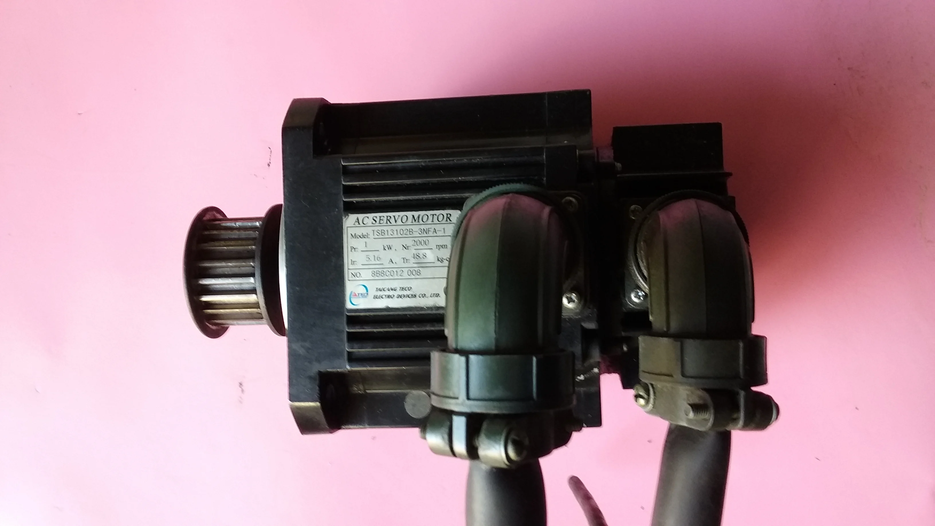 

TSB13102B-3NFA-1 сервомотор; Использованный, 85% новый; 3 месяца гарантии, бесплатная доставка