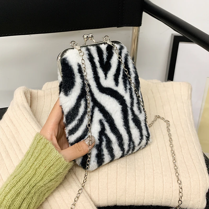 

Популярная Дизайнерская обувь, новые модели, женская зимние мешочки в 2021 новый тренд, модная сумка через плечо с цепочкой чистая как у знаме...