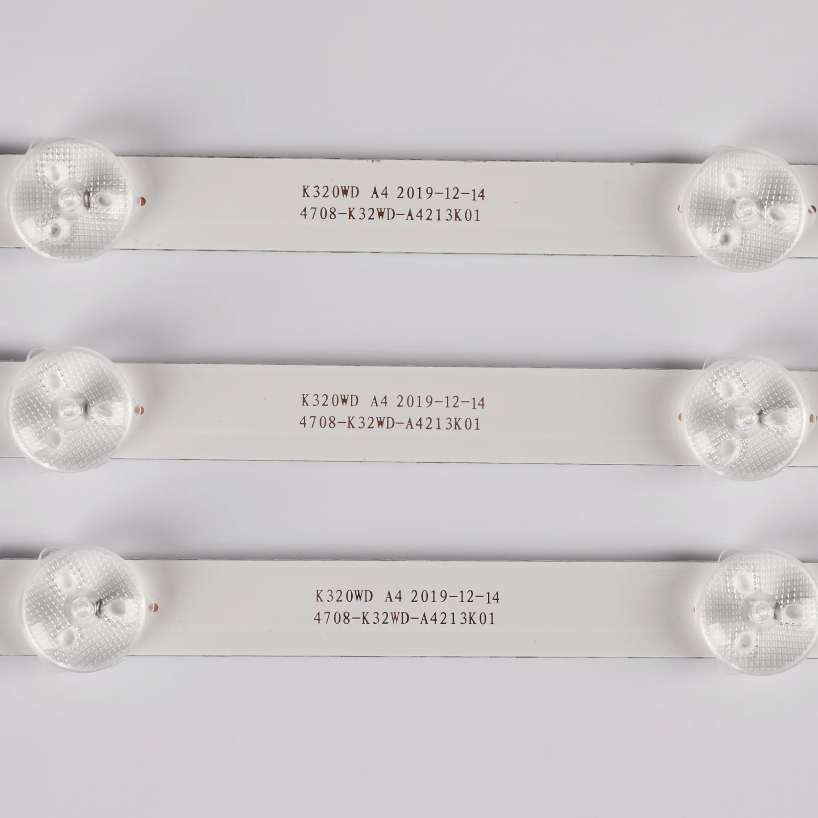 Набор светодиодных лент для телевизора Philips 32PHT4001/60 Новинка лампы под телевизор