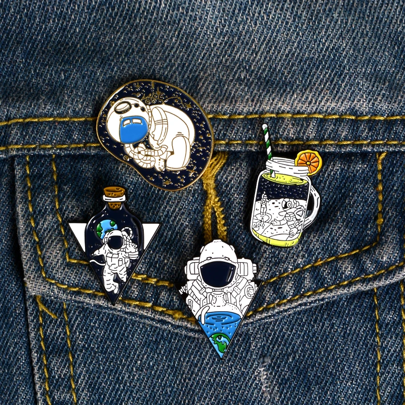 

Astronaut Pins The World in the Bottle Creative Badges Brooches Bag Accessories Lapel Pins Jewelry Gifts for Aerospace fans