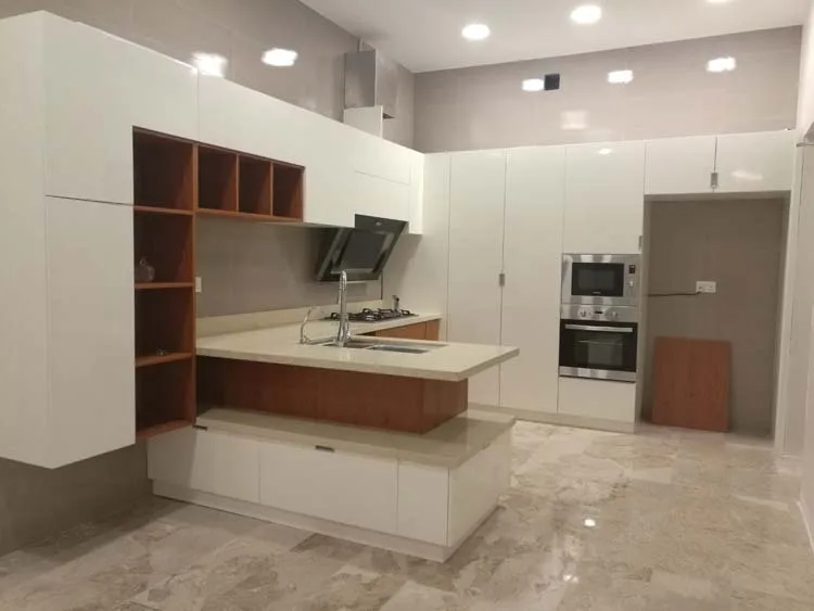 Яркий блестящий телефон | Строительство и ремонт