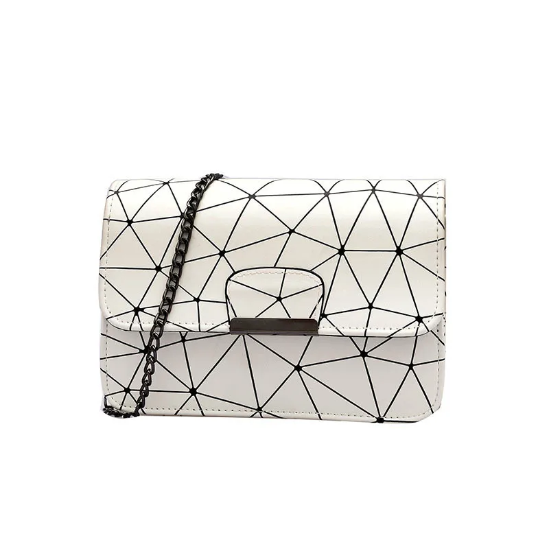 Женская вечерняя сумка клатч черная или Серебристая на плечо с цепочкой лето