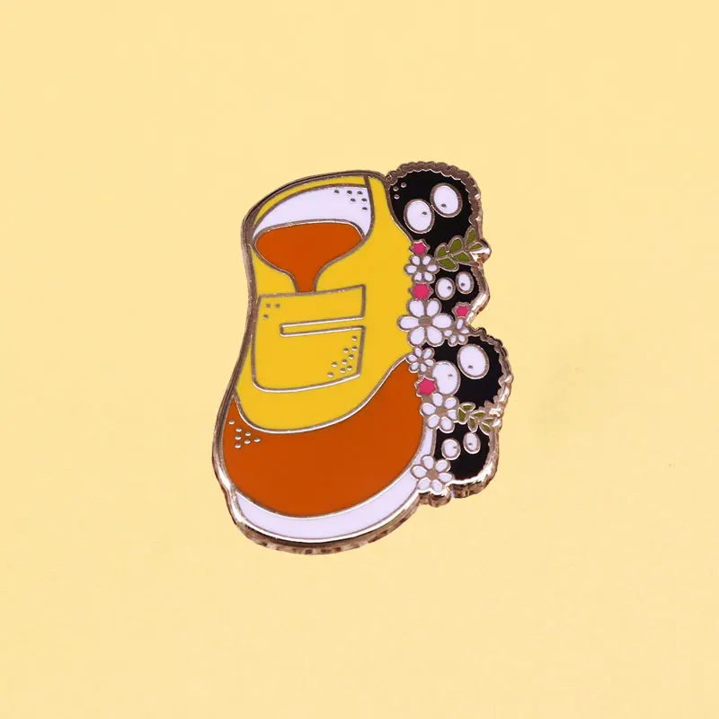 Унесенные призраками эмаль на булавке сажи эльфы обувь анимированные брошка