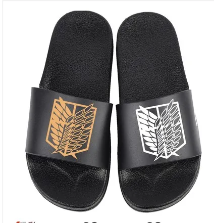 Тапочки унисекс Нескользящие мультяшный рисунок атака на титанов черные