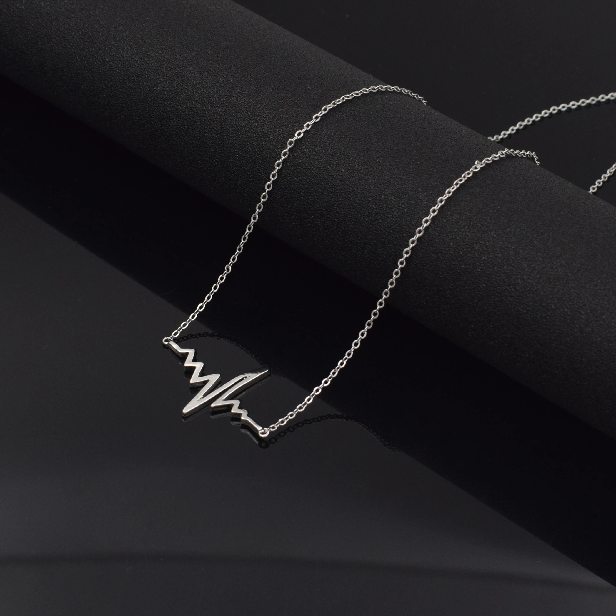 Простое золотое/серебряное ожерелье в форме сердца шикарное с подвеской ЭКГ и