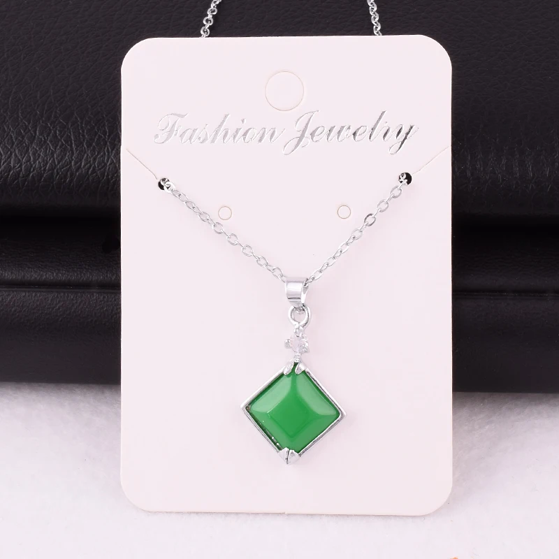 Очаровательная Женская подвеска с зеленым камнем квадратной формы красивые