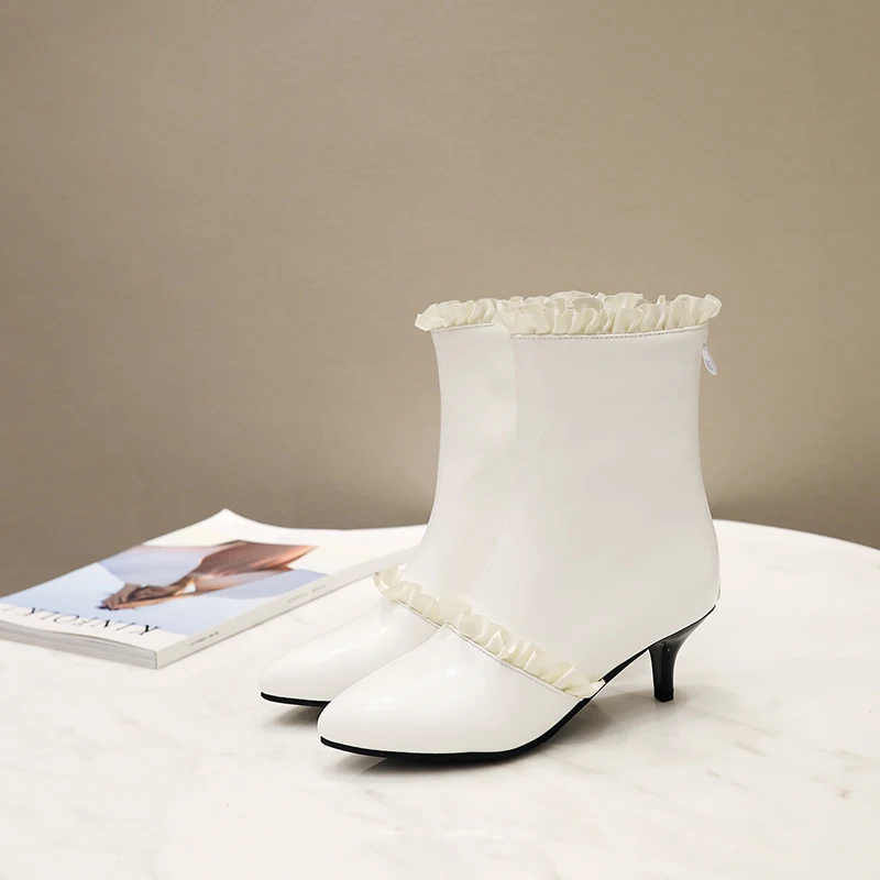 Детские ботинки милые розовые короткие на низком каблуке средней длины шнуровке