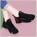 Женские кроссовки из вулканизированной кожи, черные дышащие сетчатые кроссовки на мягкой подошве, весна 2021 г., повседневная обувь для прогулки
