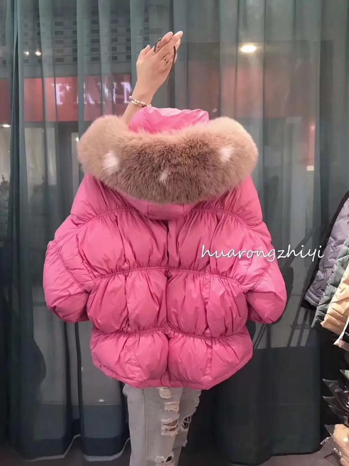 pink Новое поступление, зимнее модное пуховое пальто для женщин с большим капюшоном из лисьего меха, теплые толстые парки, короткая куртка белого и черного цвета - Цвет: pink