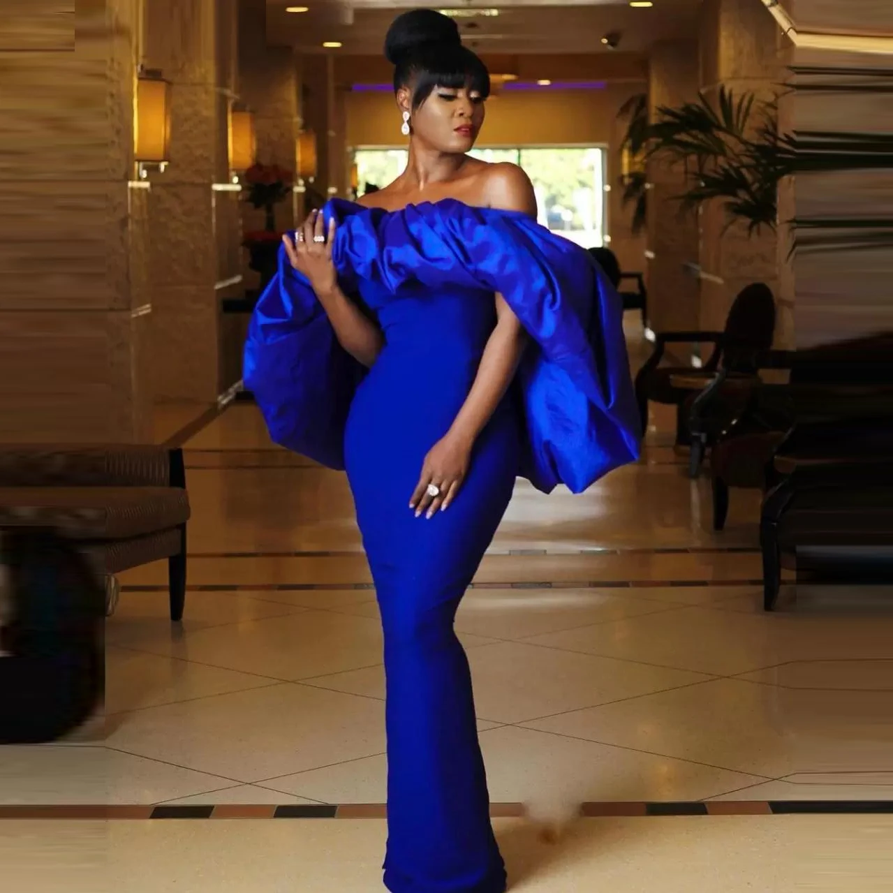 

Простое Королевское синее платье-Русалка для выпускного вечера с открытыми плечами, плиссированное индивидуальное свадебное платье для го...