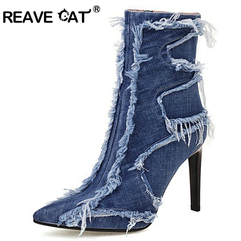 

Женские рваные джинсовые ботильоны Reave Cat, новые осенние дизайнерские полусапожки с острым носком на высоком каблуке-шпильке, с мехом внутри...
