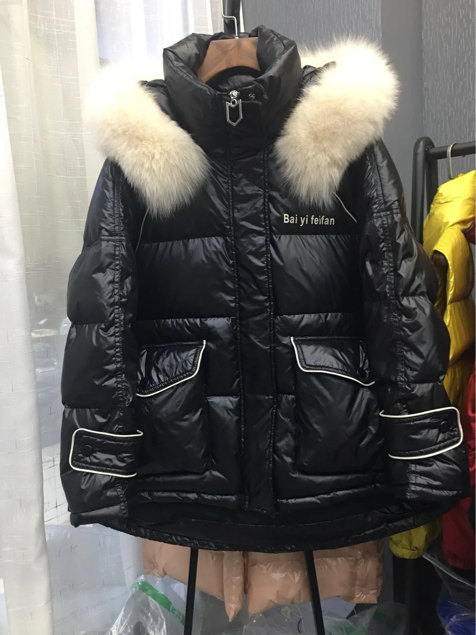 

Loose black down jacket wear women's short shiny fox fur tie hat thick coat for winter