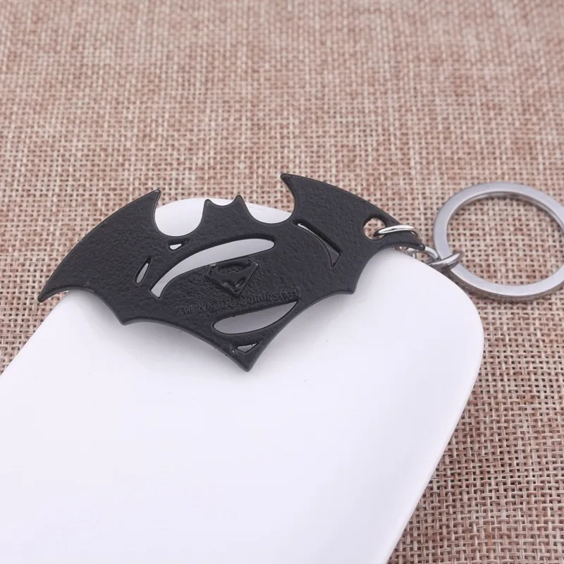 Мстители Бэтмен v брелок с суперменом кулон аксессуары для игр взрывные