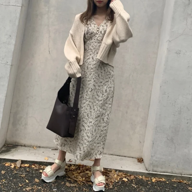 

2021 Summer Slim Chic Print A Line V-neck Puff Short Sleeve Elegant Women Dresses Elegant Loose Casual Long Robe FS128