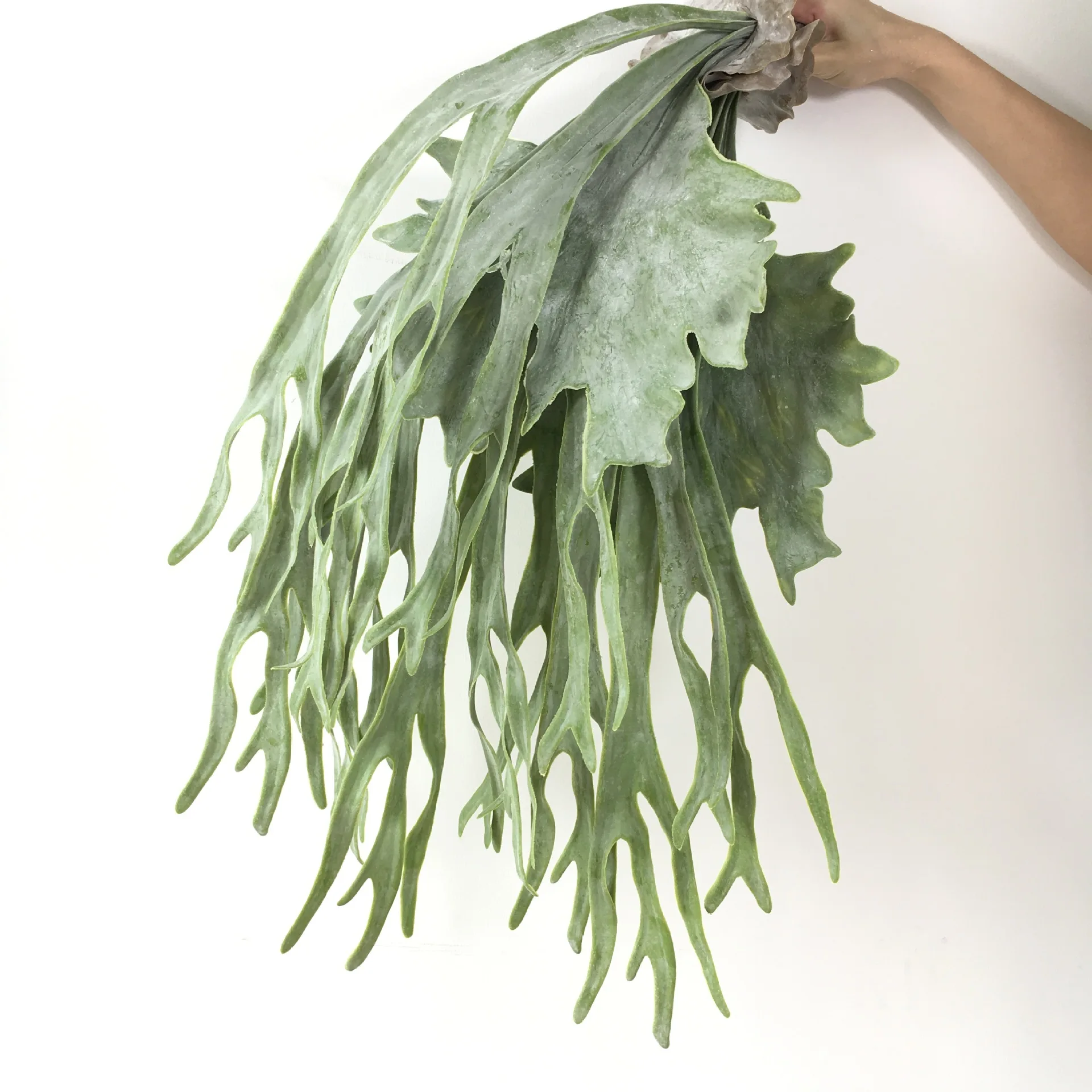 

Artificial Hanging Antlers Leaf Bouquet Plastic Flower Vine For Home Shop Wedding Christmas Decoration
