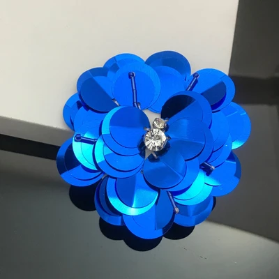 royalblue Вышитая бисером аппликация нашивки модные блестки вышивка ткань цветок патч для одежды parches Брошь со стразами - Цвет: royalblue