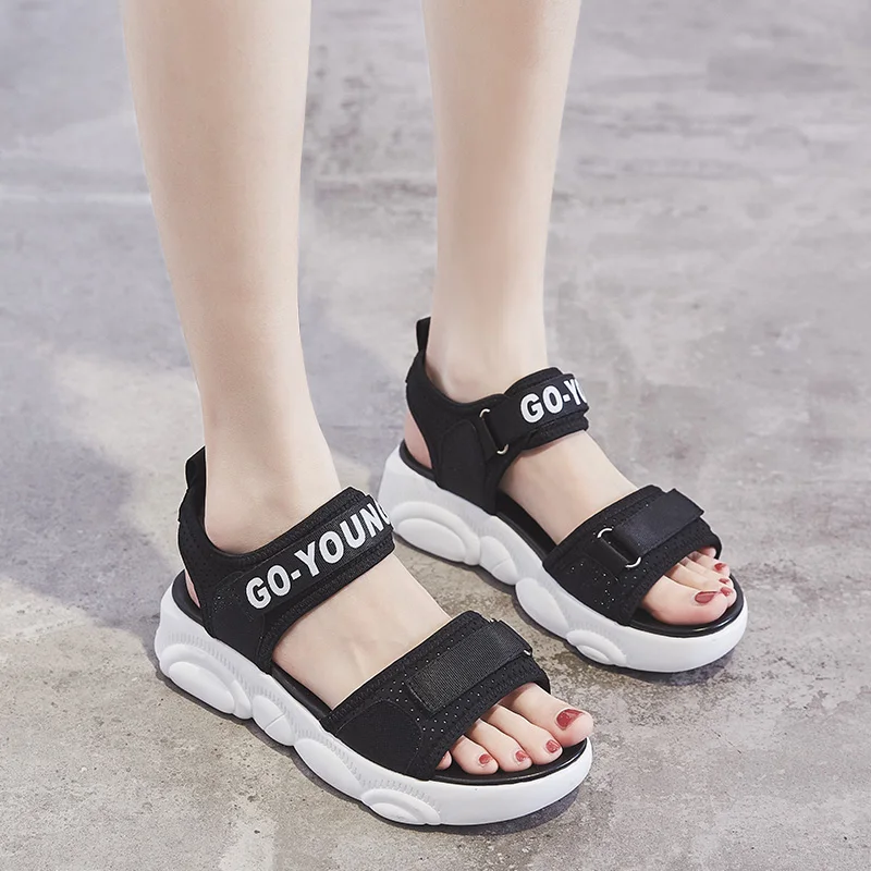 

ZHR/Новинка 2020 года; Летние сандалии; Женские повседневные сандалии на застежке-липучке; Шикарная женская обувь с открытым носком на массивно...
