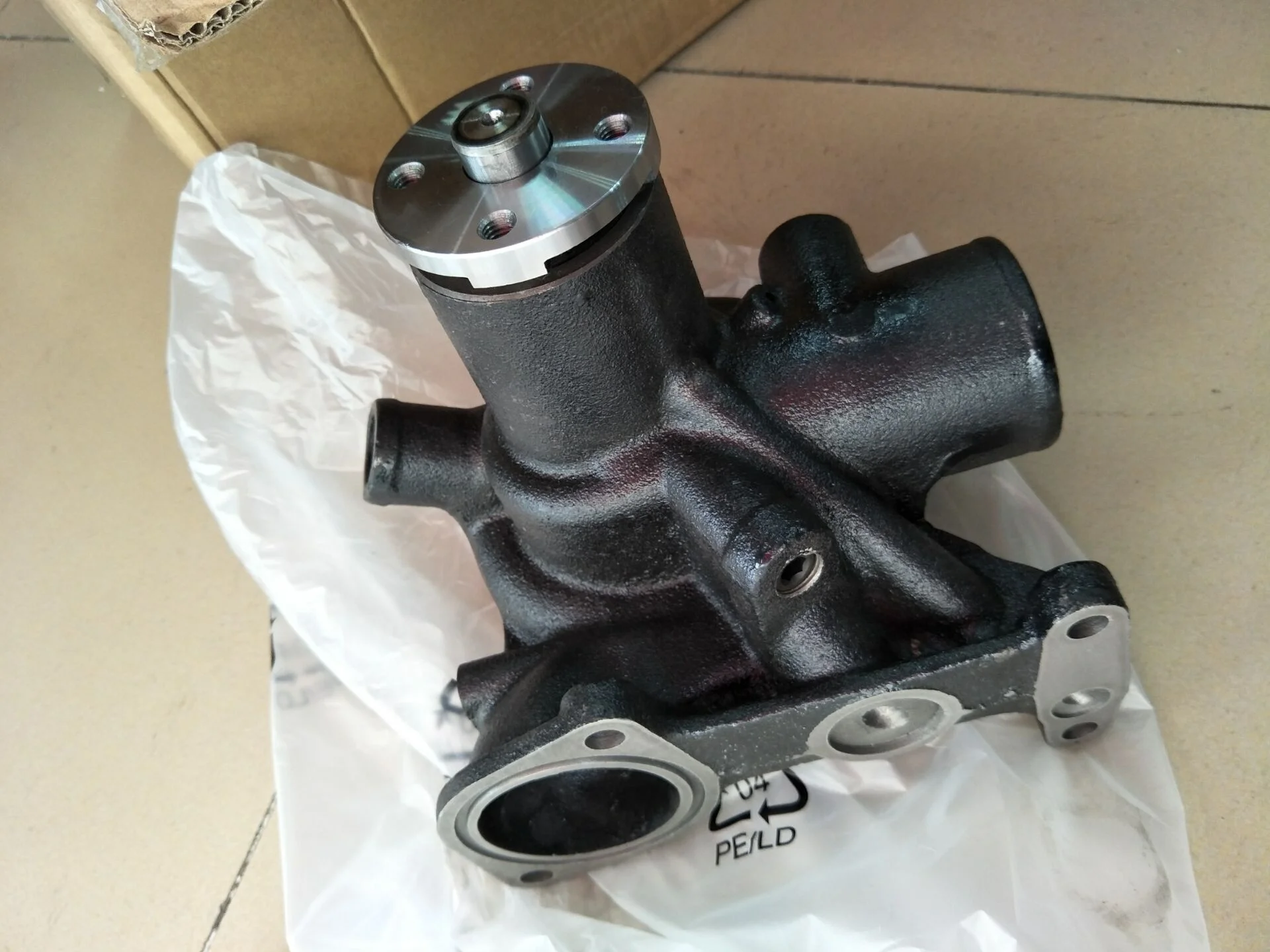 

6d22-T 6D24 Excavator Engine Parts Water Pump ME995231 China Supplier