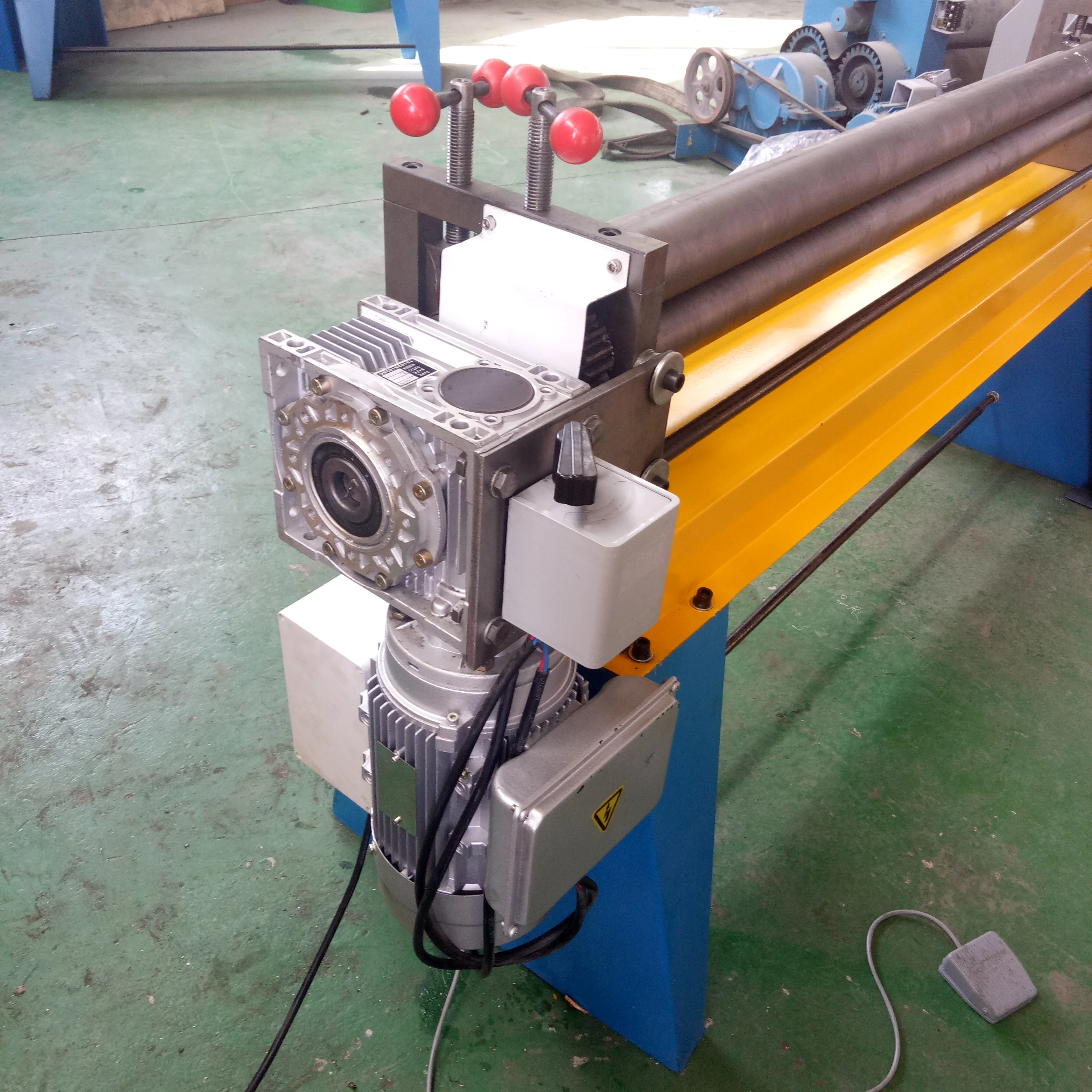 W11G-1.5*1300mm 3 roller metal sheet bending rolling machine electric | Инструменты